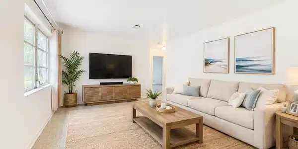 Image 3: Living Room - 325 Avon Ln