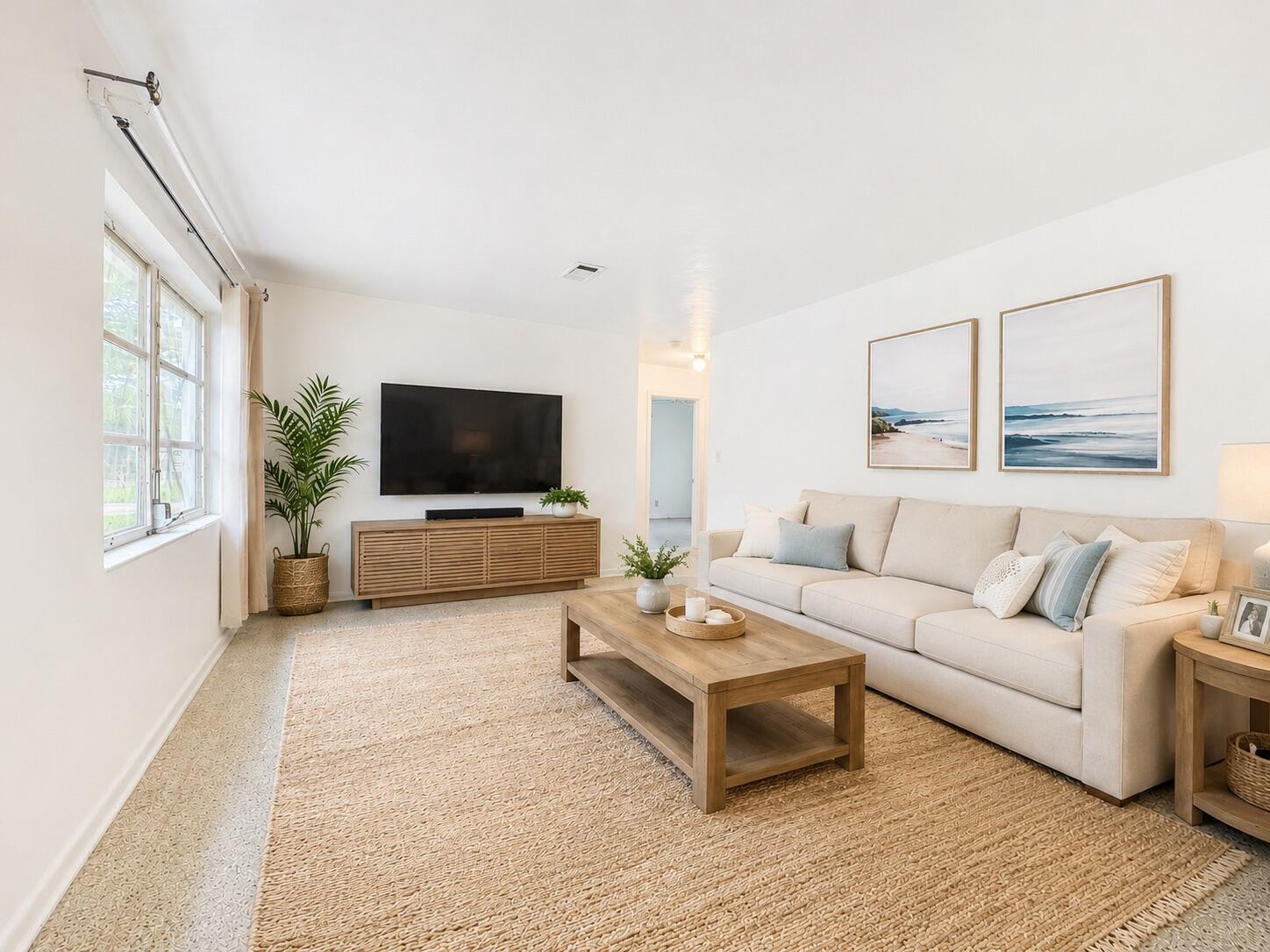 Image 4: Living Room - 325 Avon Ln