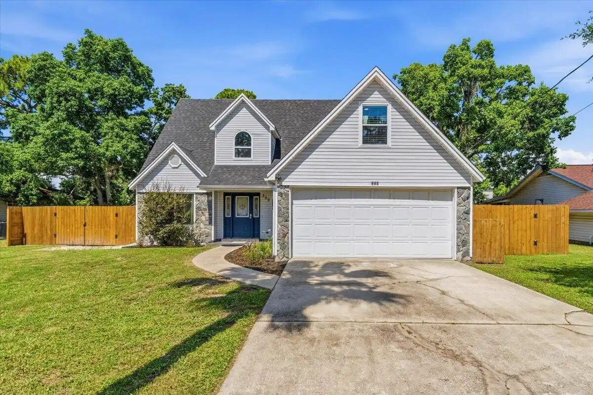 Image 1: 01-209 Seville Cir-2