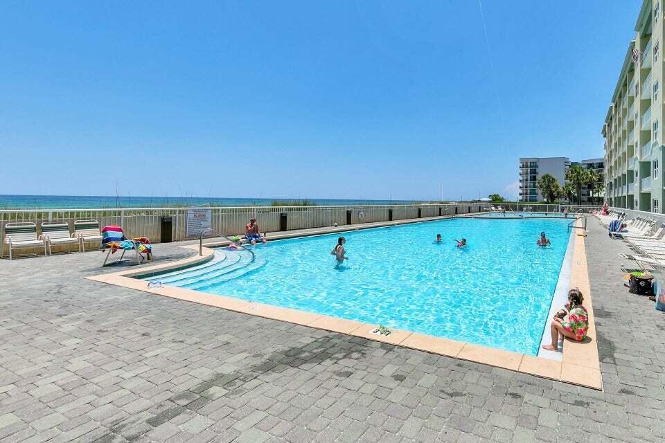 Image 3: pool 41
