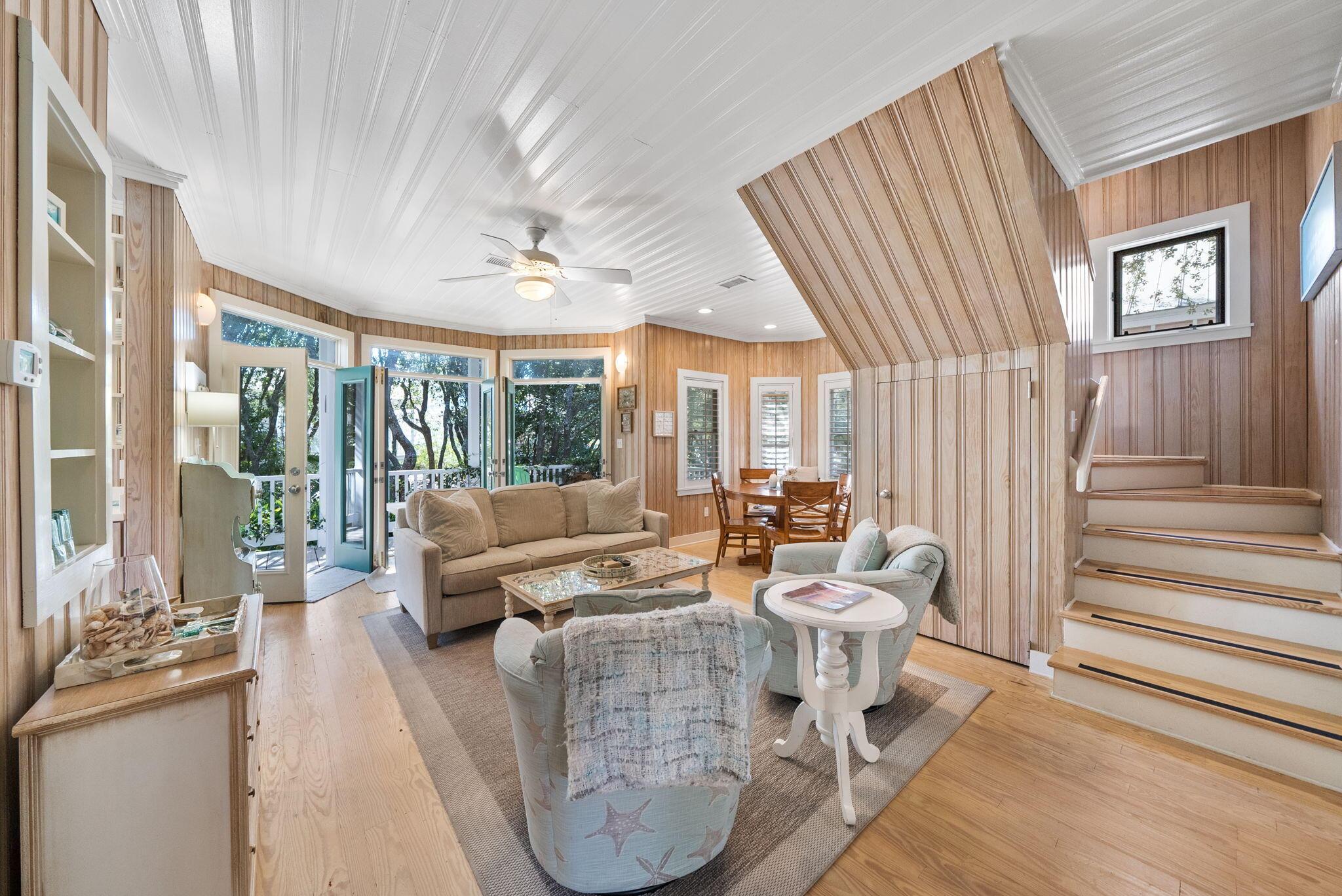 Image 4: Living Room