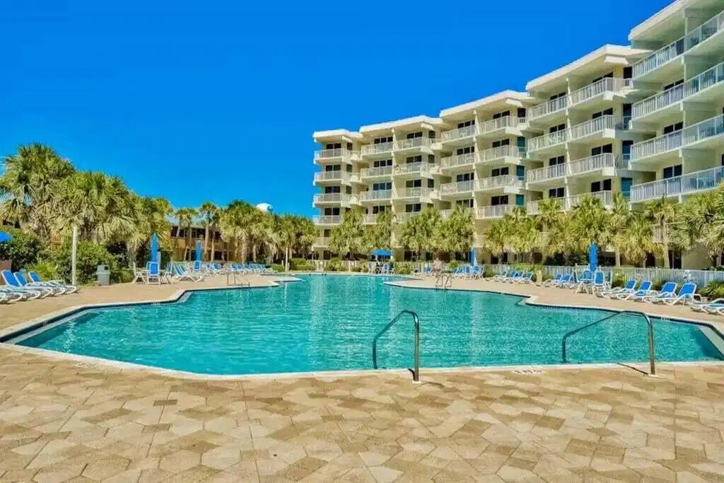 Image 1: Gulf Pool