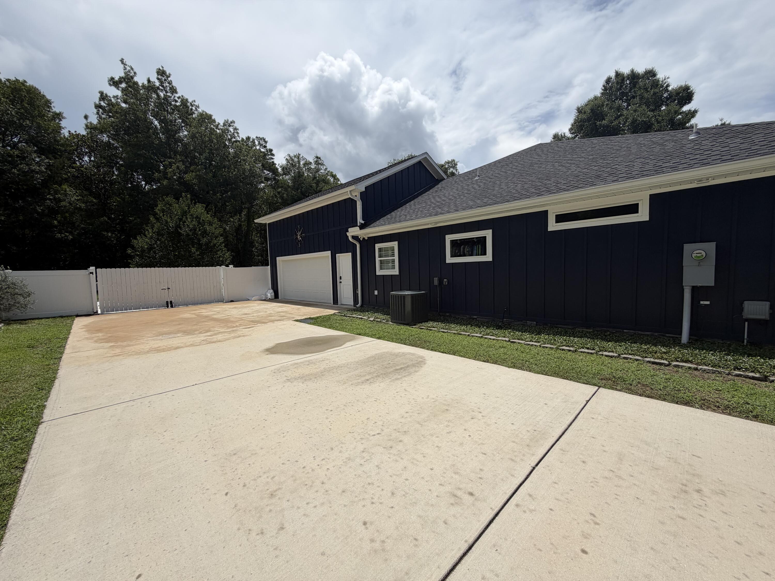 Image 4: large concrete driveway