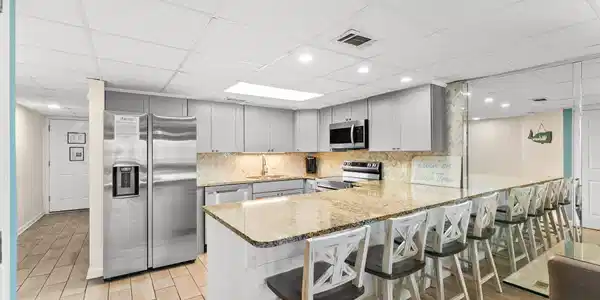 Image 3: Completely Remodeled Kitchen!