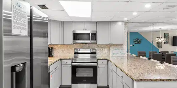 Image 4: Completely Remodeled Kitchen