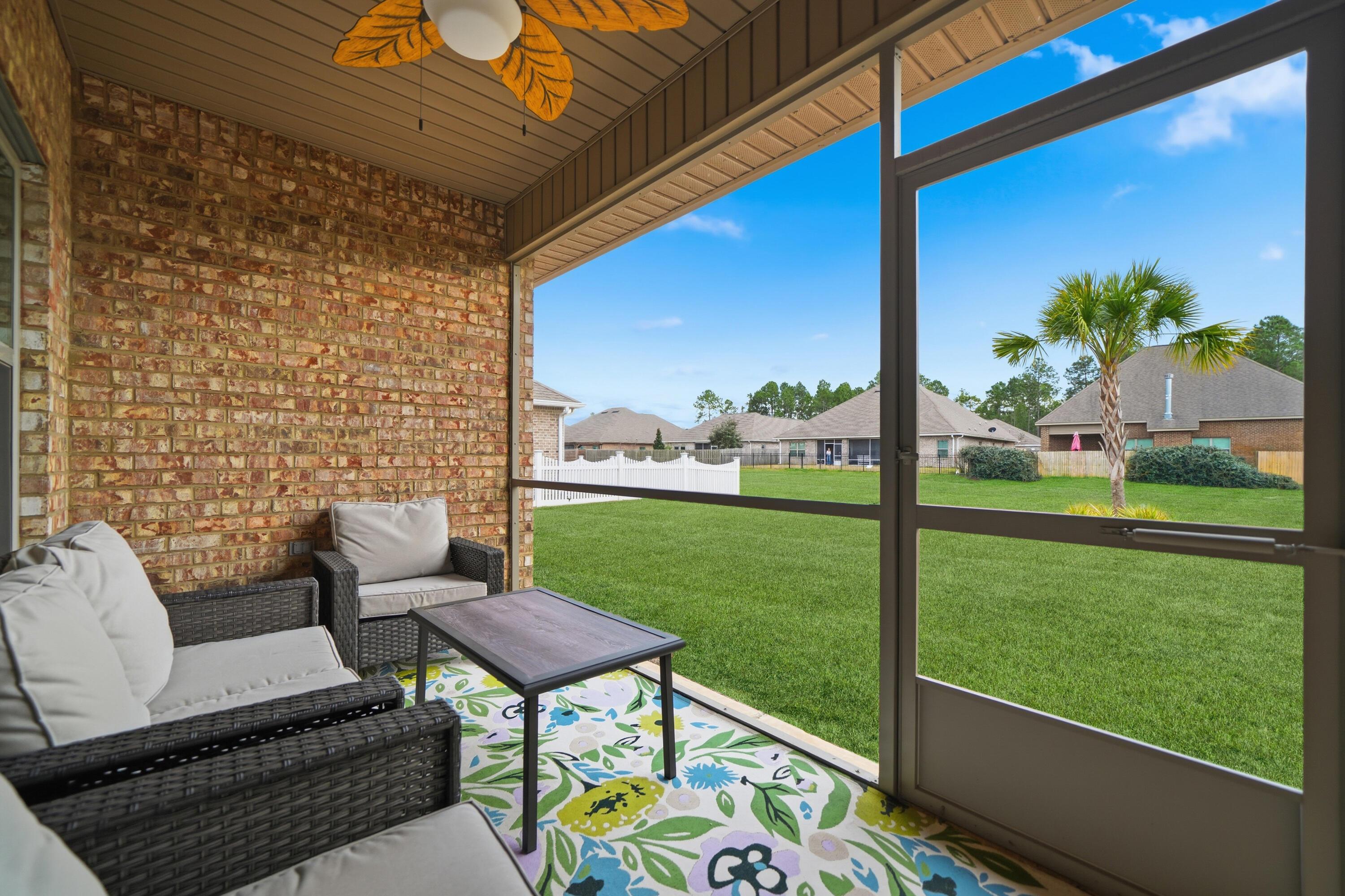 Image 4: Screened-in Porch