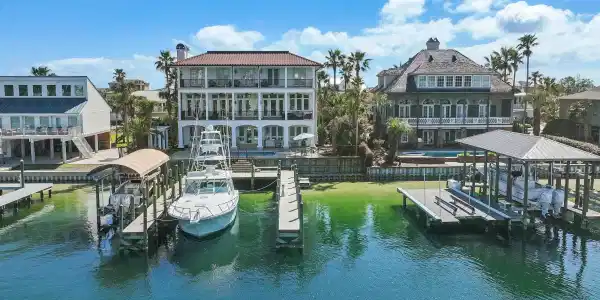 609 Lagoon Drive