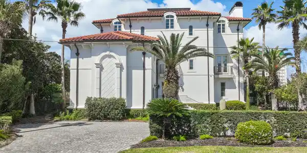 Image 2: web_609 Lagoon Drive _193