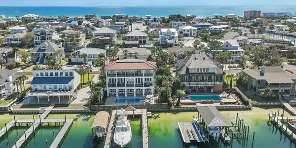 Image 3: web_609 Lagoon Drive _210