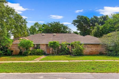 4 Chickasaw Way