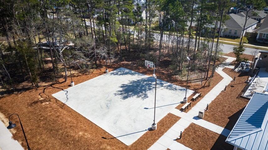 Image 3: clubhouse half court basketball