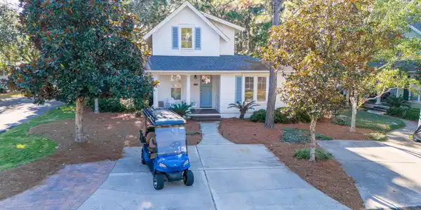 1338 E Ravens Run