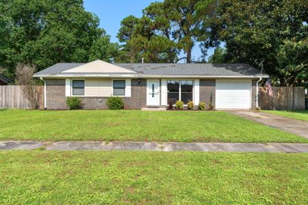208 SW Deluna Road