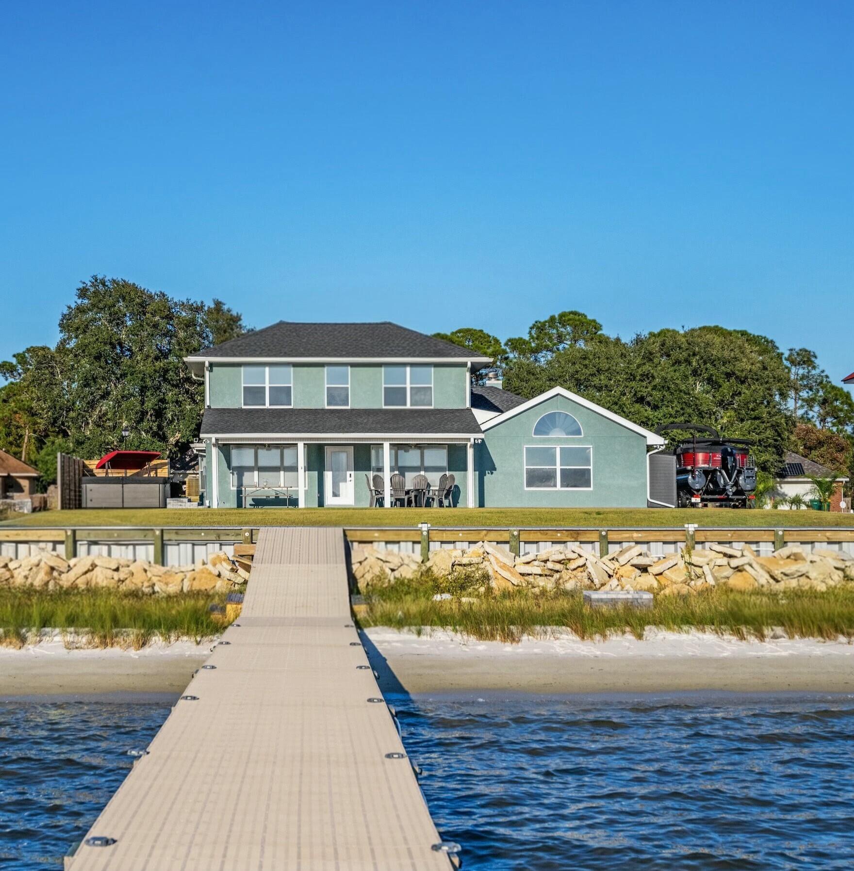 Image 1: Waterfront Back