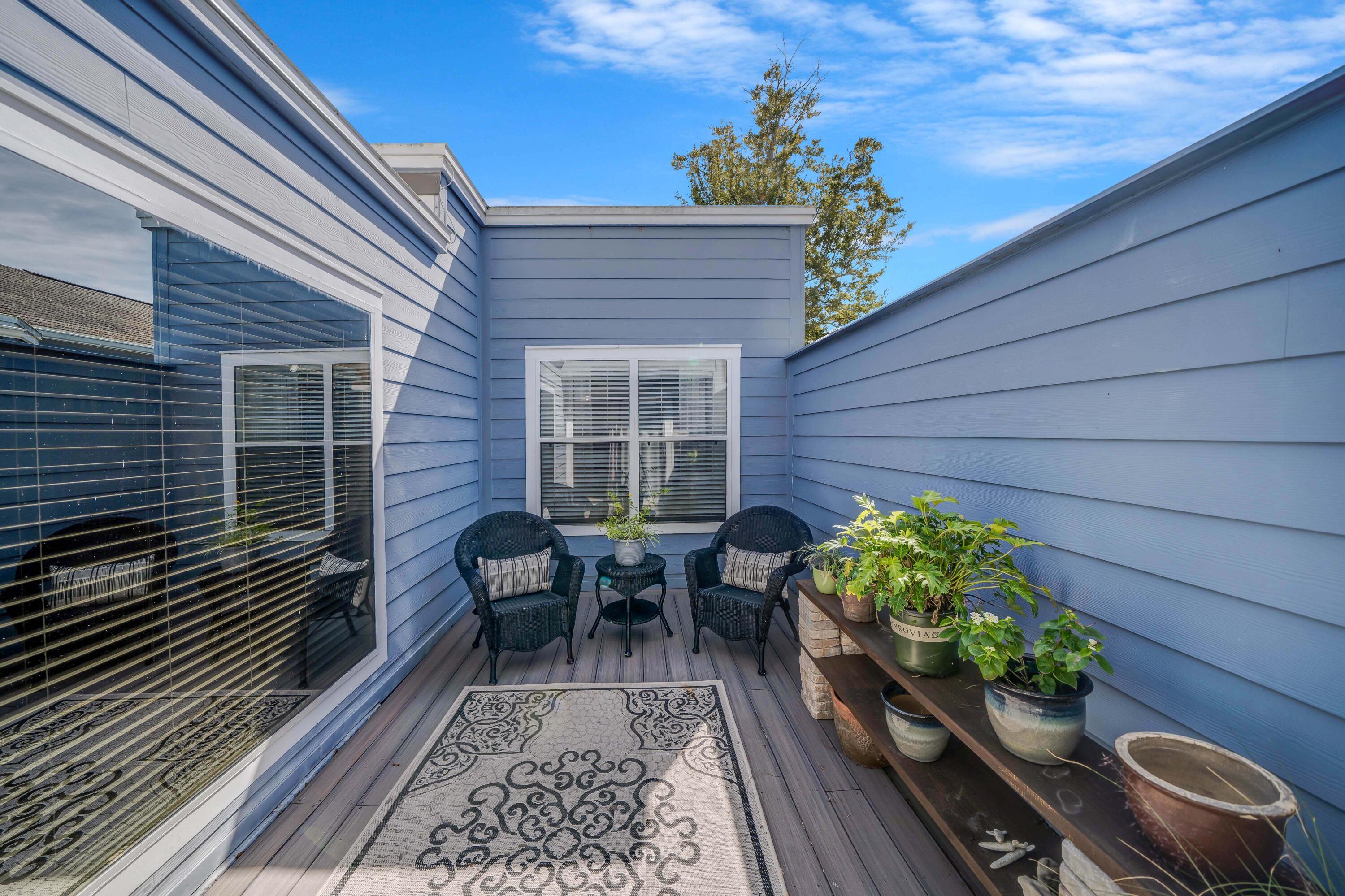 Image 4: Private Patio - 1 of 2!