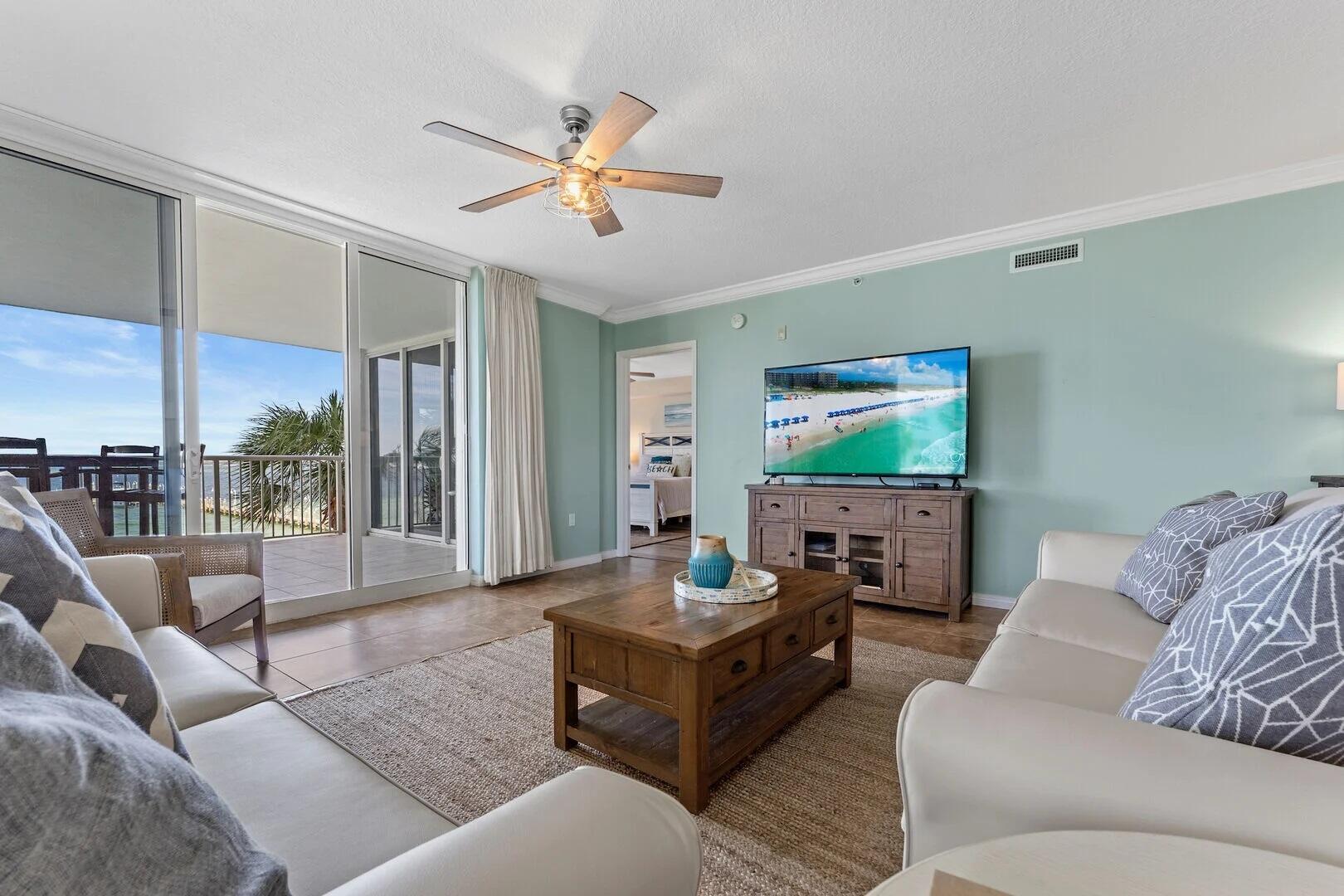 Image 2: O 303 Living Room 2