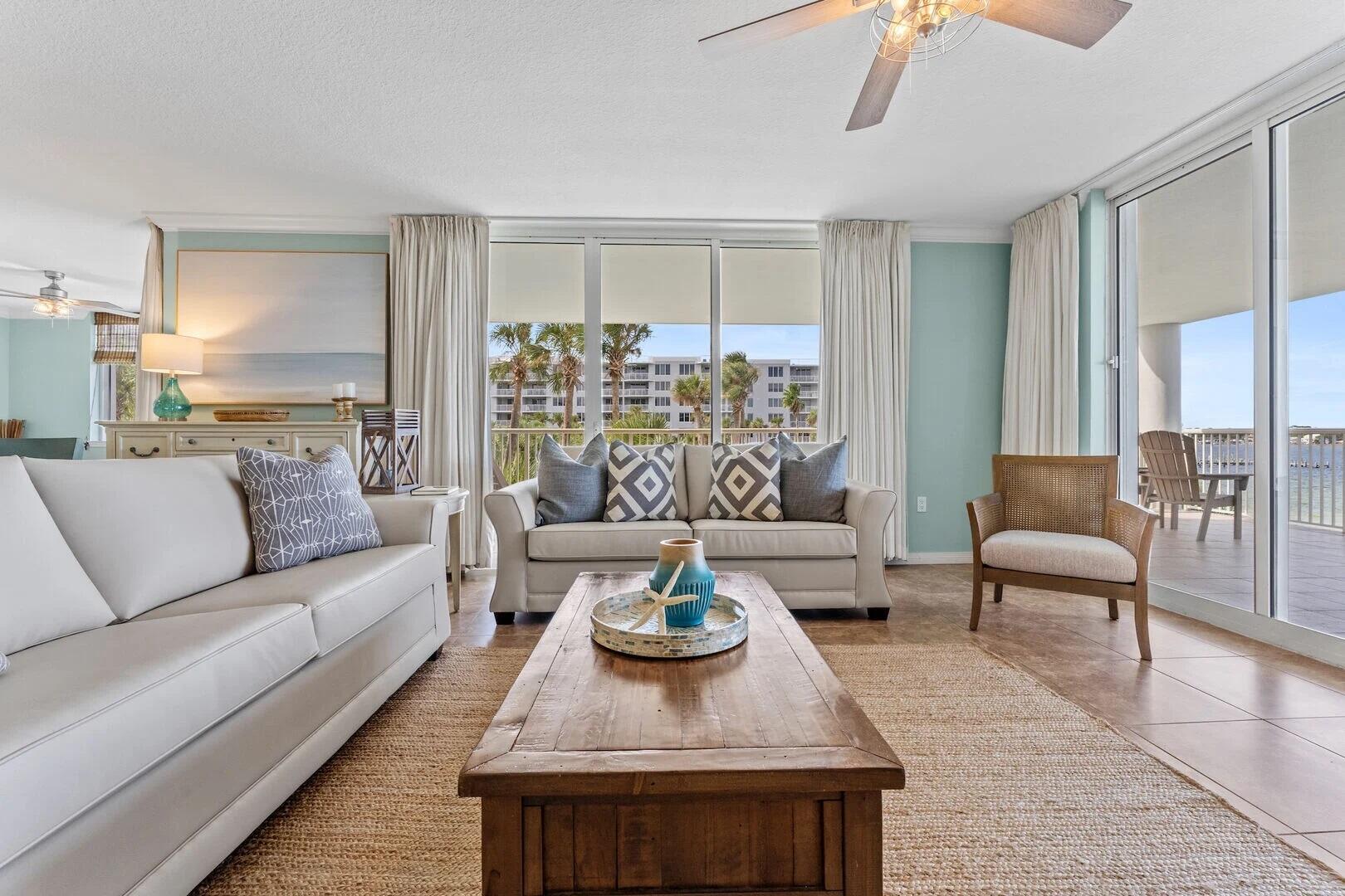 Image 4: O 303 Living Room View 2