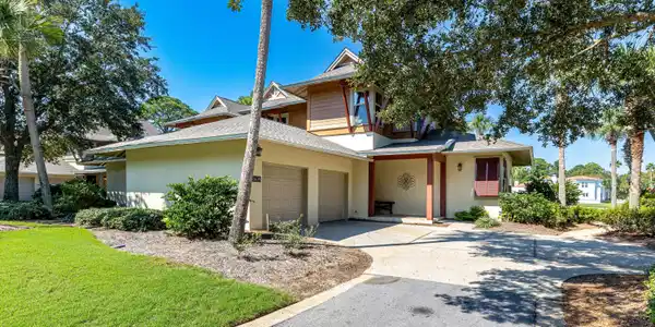 8609 Magnolia Bay Lane