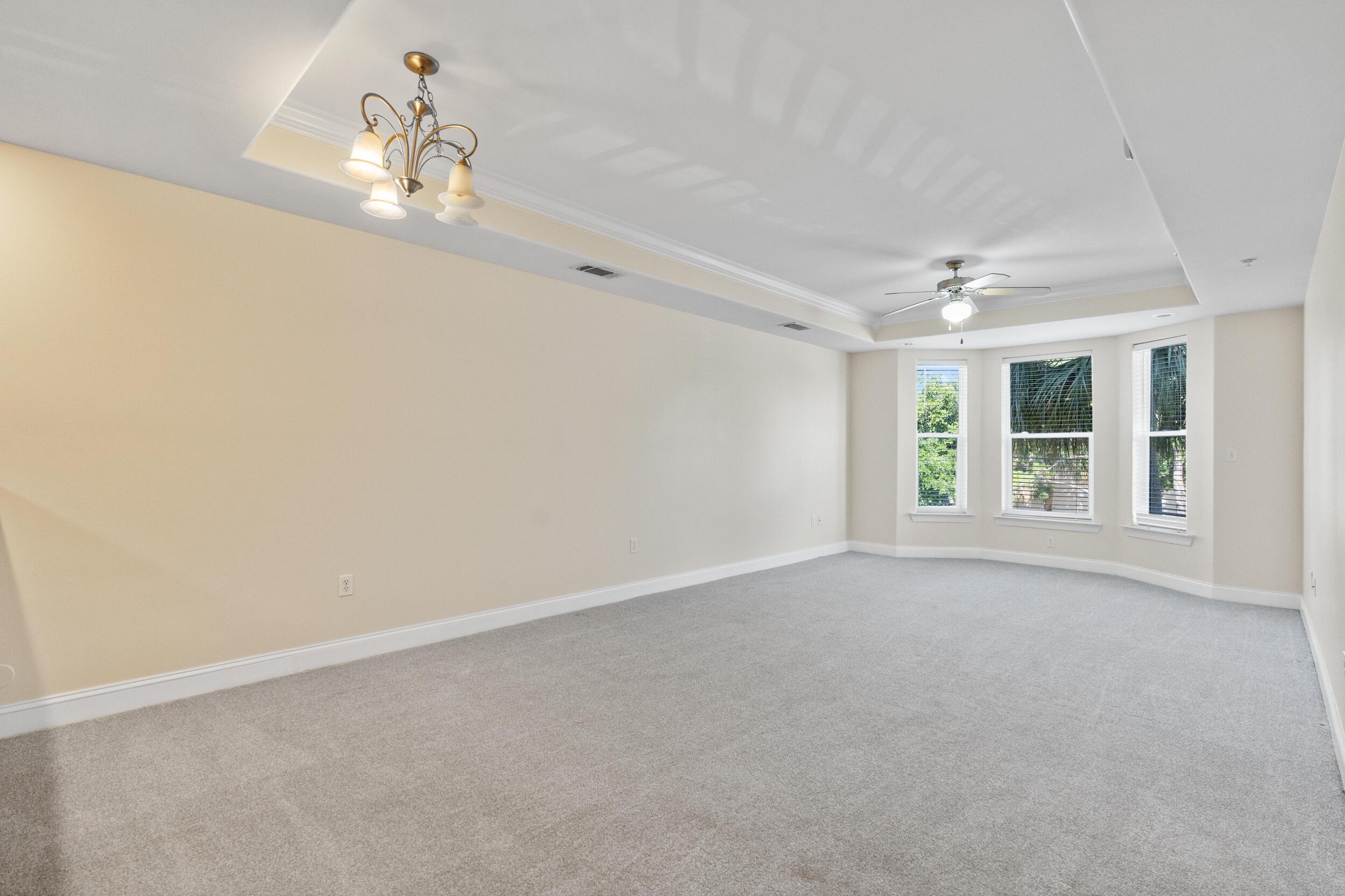 Image 1: Living Area