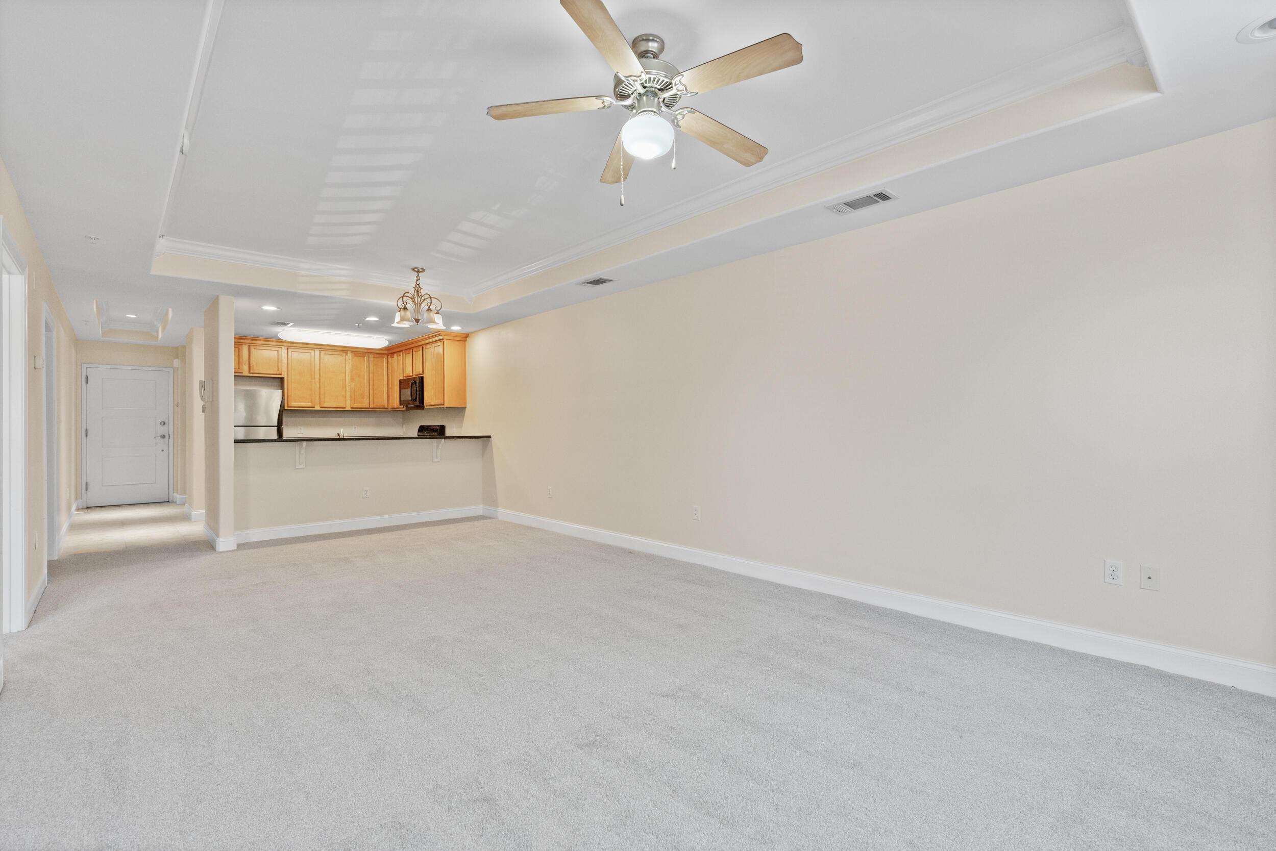 Image 4: Living Area