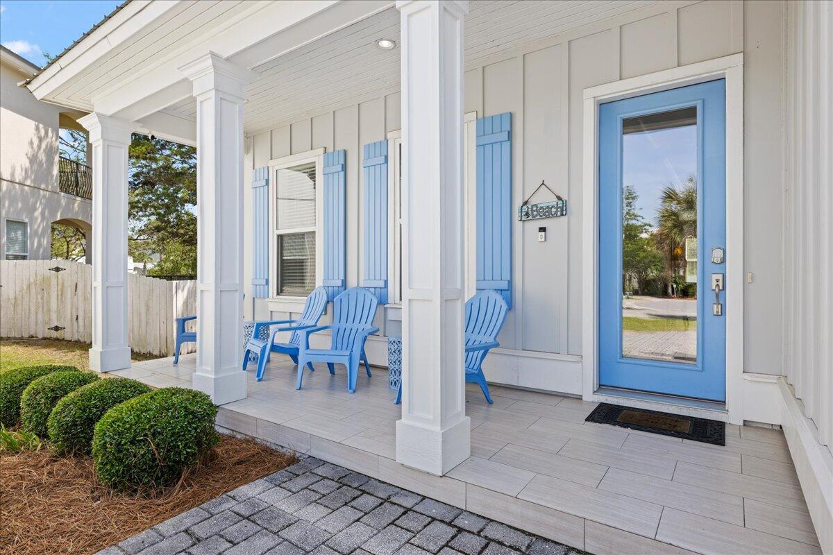 Image 4: Huge front porch for coffee!