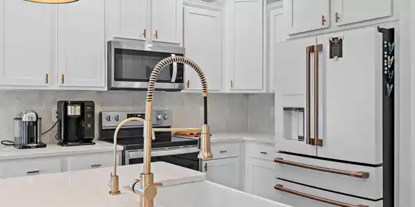 Image 2: Kitchen