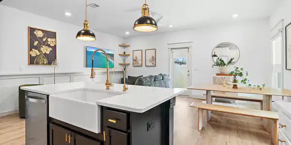 Image 3: Kitchen Island
