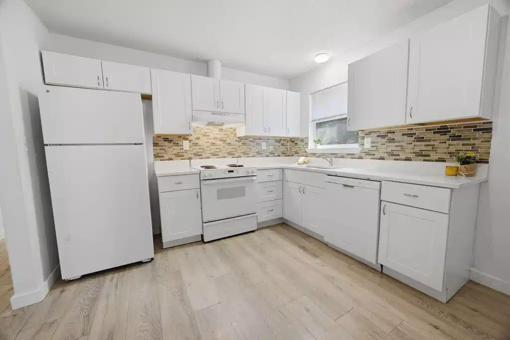 Image 1: Kitchen3