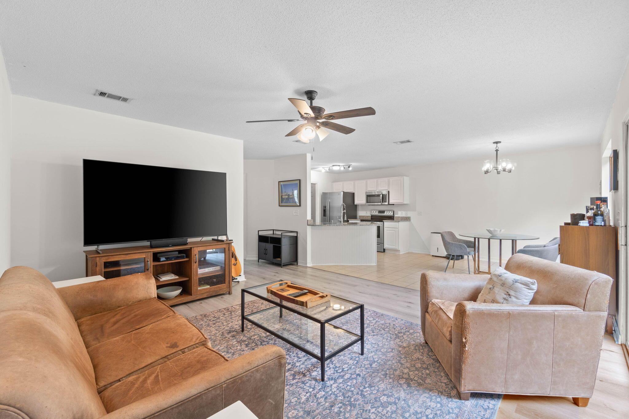 Image 4: Livingroom