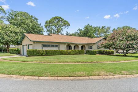 381 NW Marie Circle