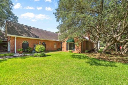 1498 Oakmont Place