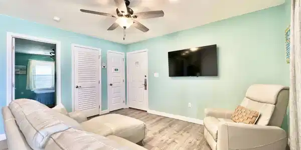 Image 3: Living Room