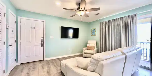 Image 4: Living Room