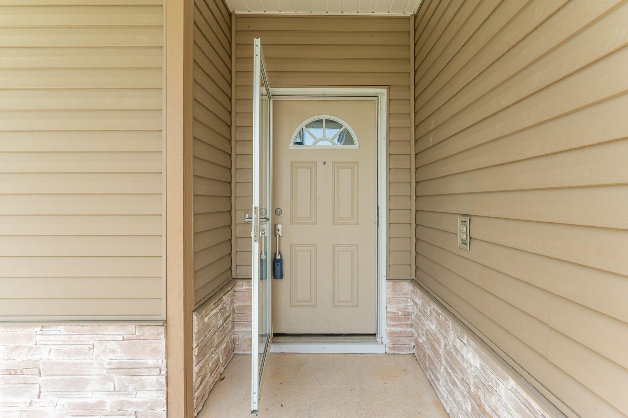 Image 3: 4-web-or-mls-2287-tom-st