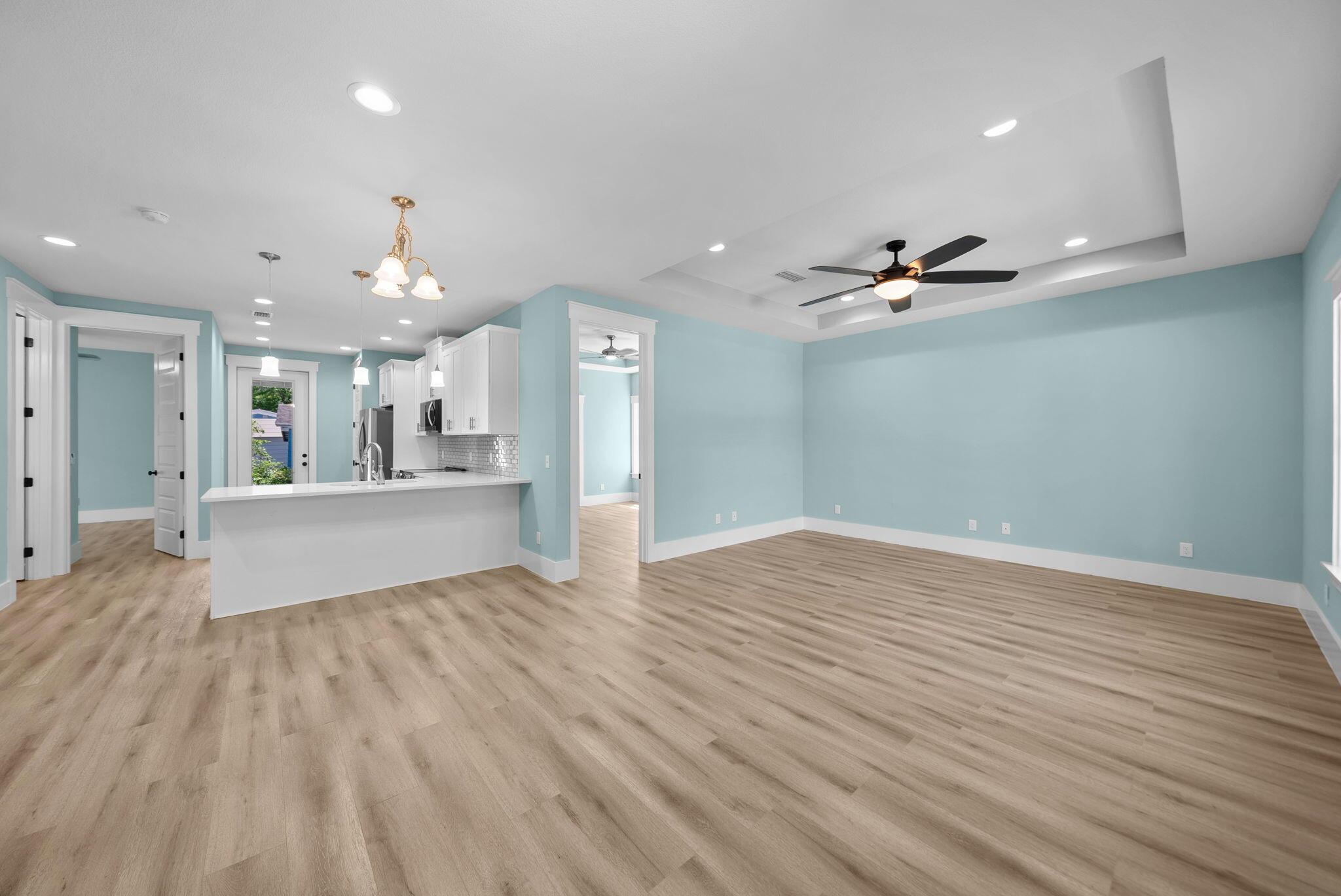 Image 4: Open floor plan