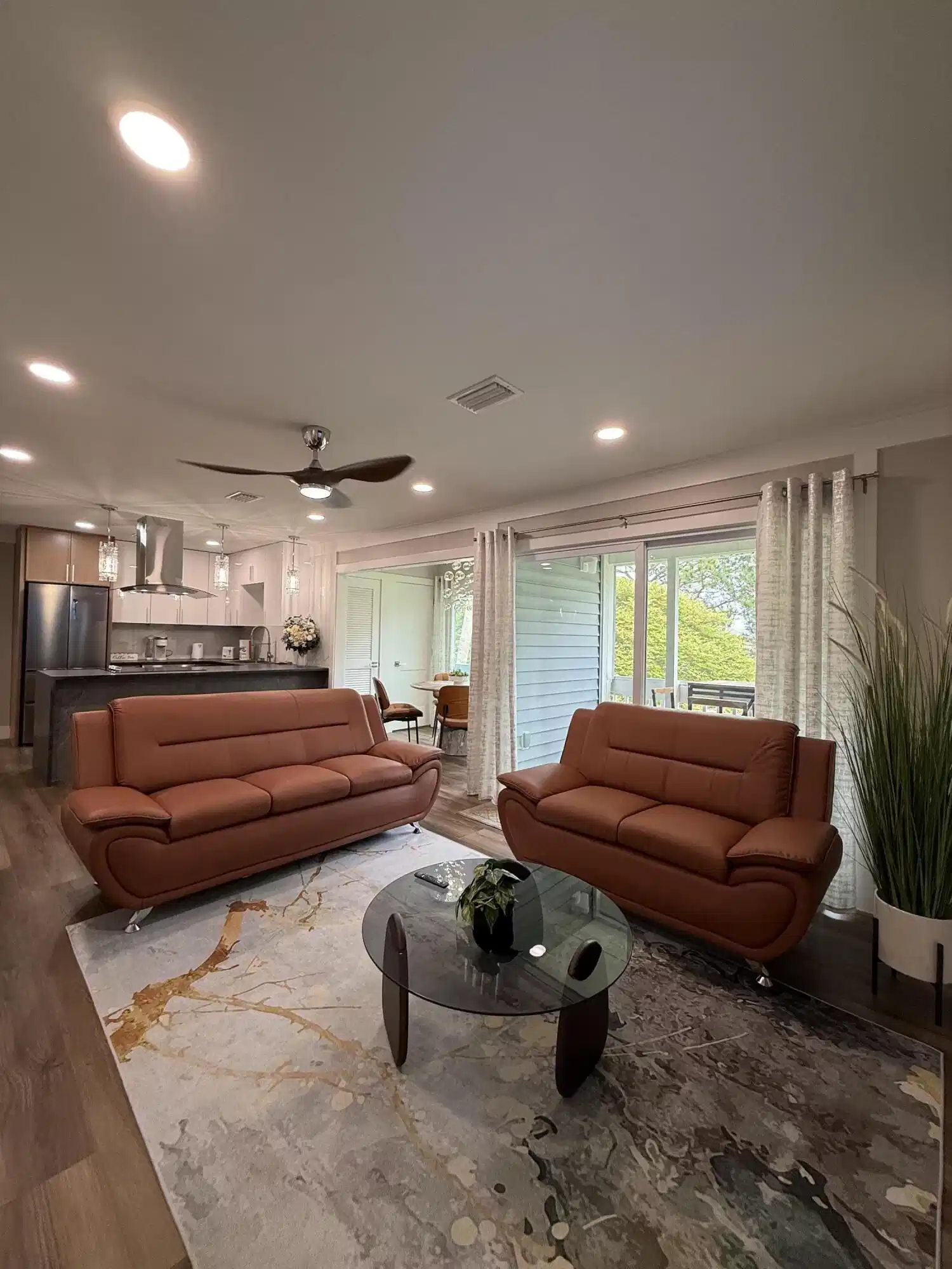 Image 1: Living Area