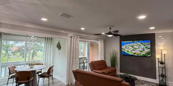 Image 4: Living Area