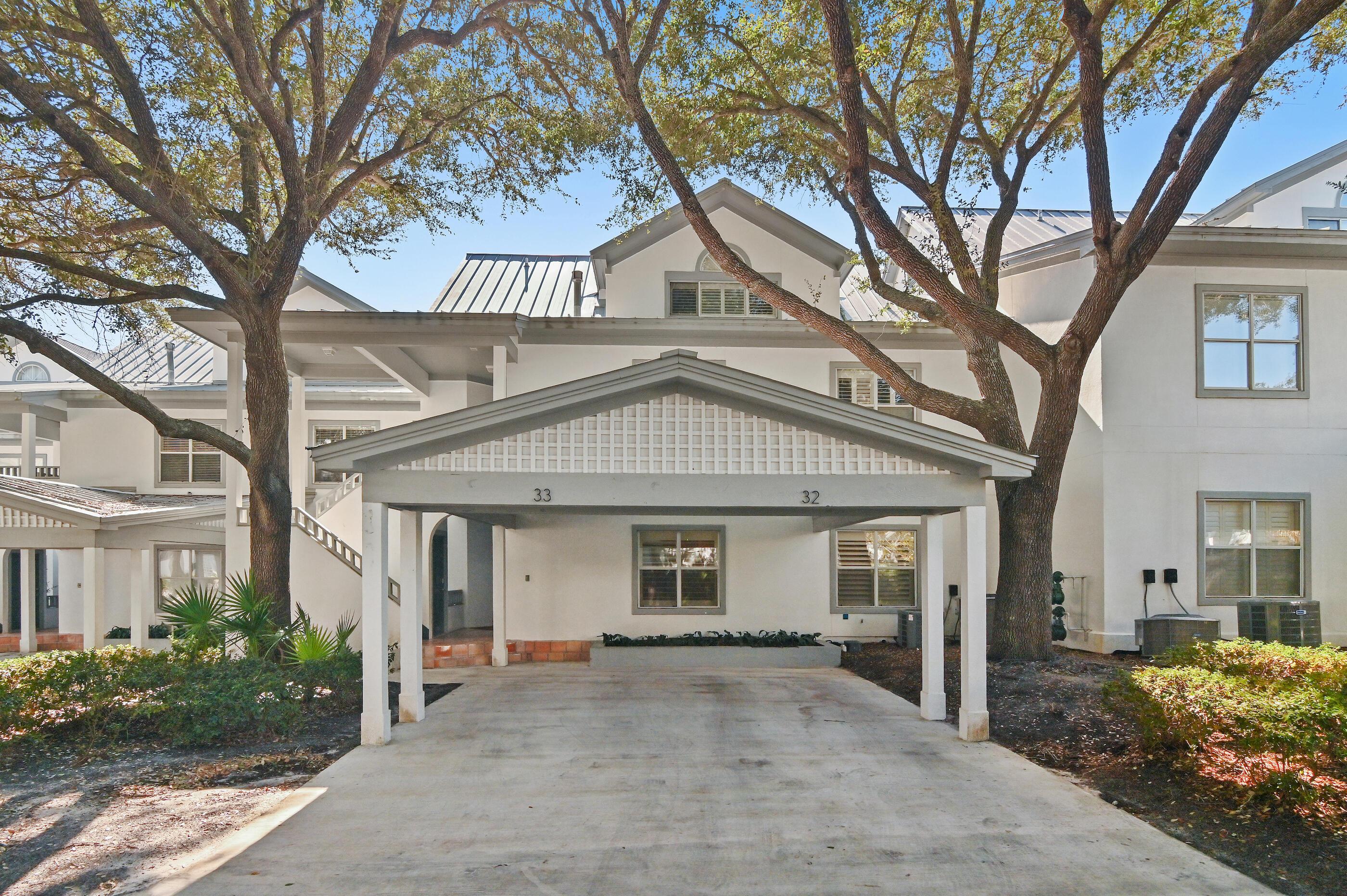 Image 2: Carport