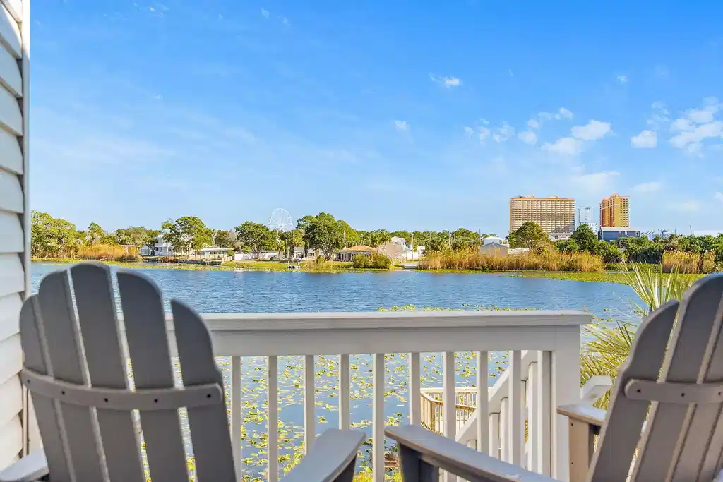 Image 1: Deck Overlooking Lullwater Lake