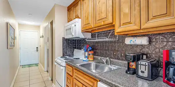 Image 3: Kitchen