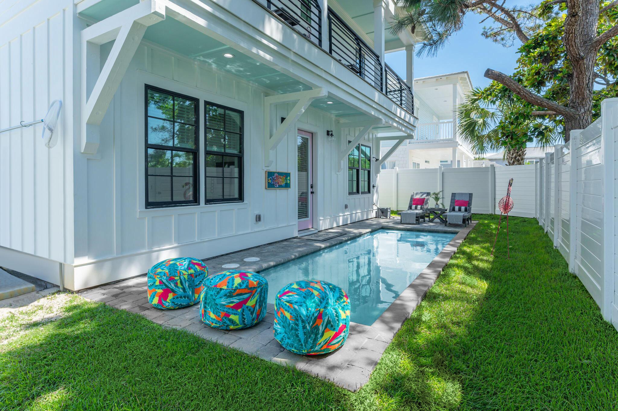 Image 4: 0-3 98-web-or-mls-74-Pompano-St-Exterior