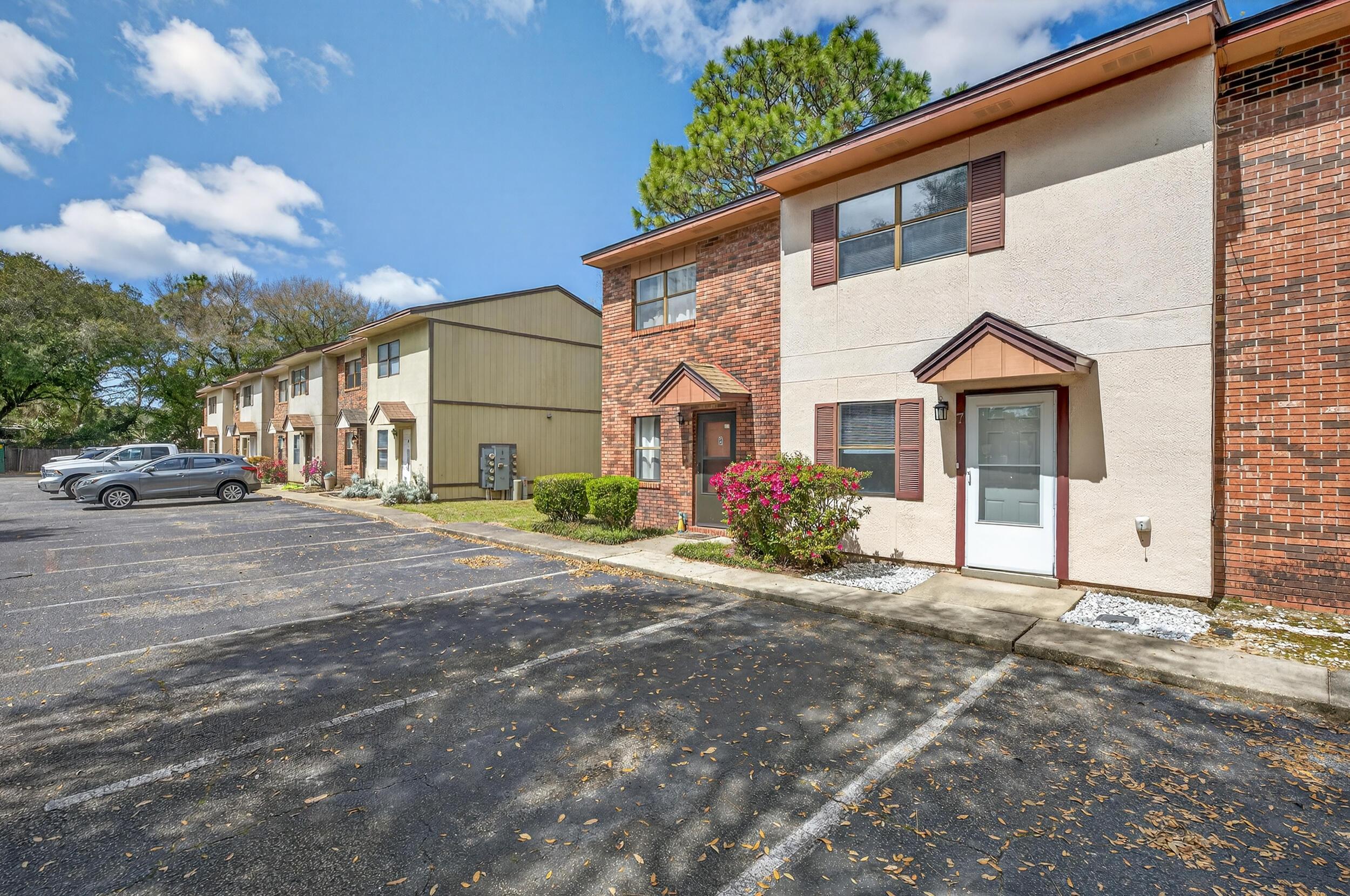 Image 4: 696 tyner st-fwb-4