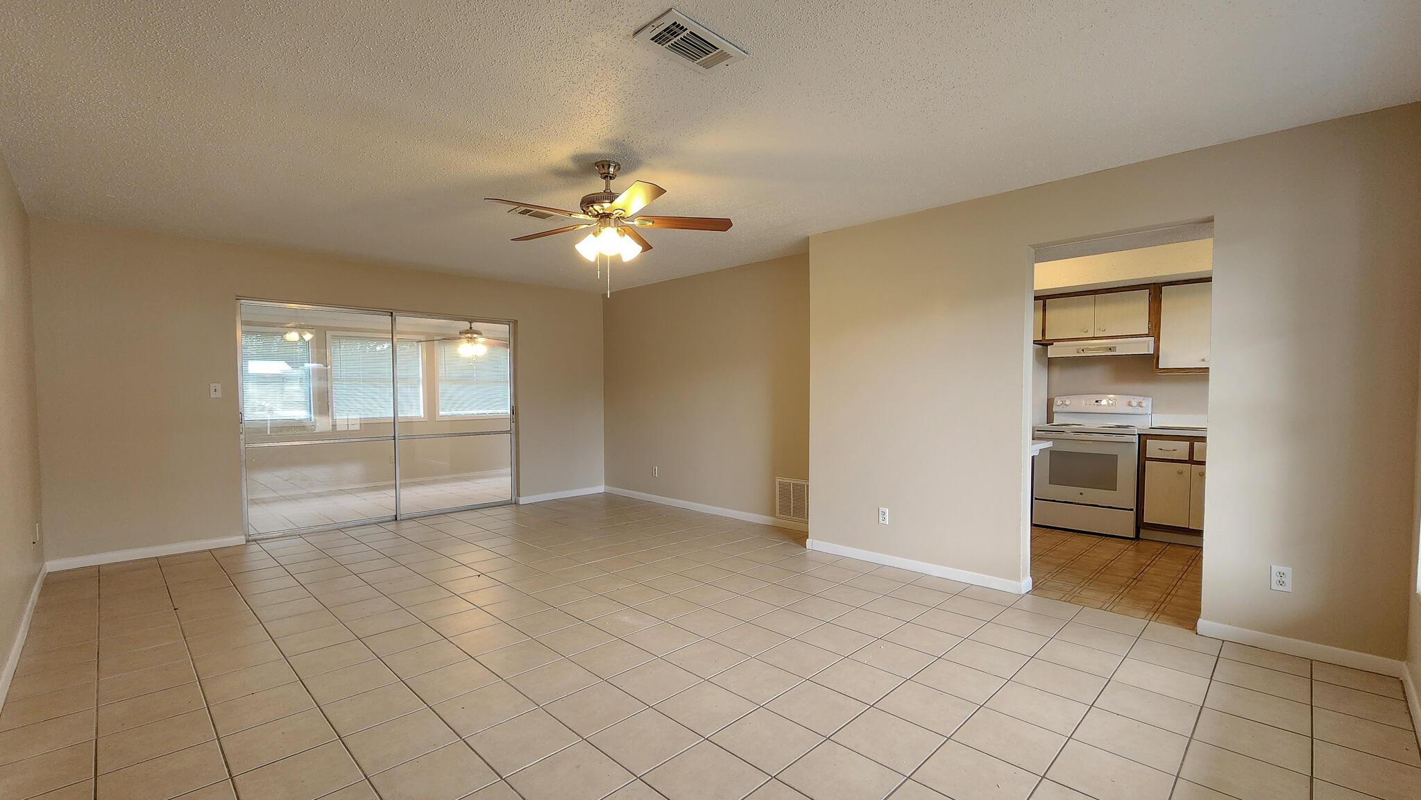 Image 4: Enter into Living / Dining Space