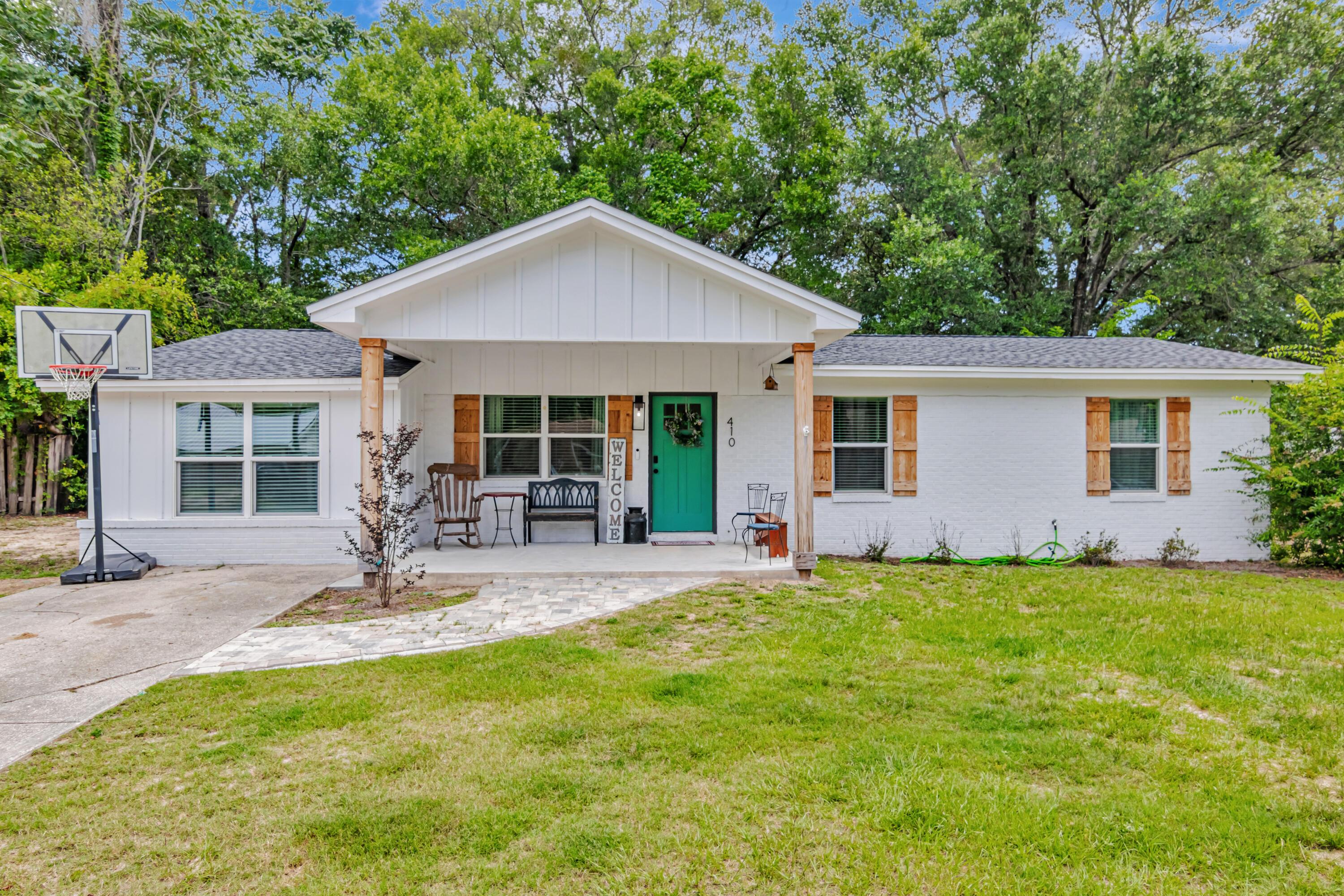 Image 1: 004_410_James_Ave__Valparaiso