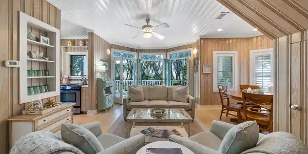 Image 3: Living Room