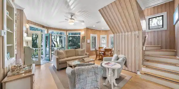 Image 4: Living Room