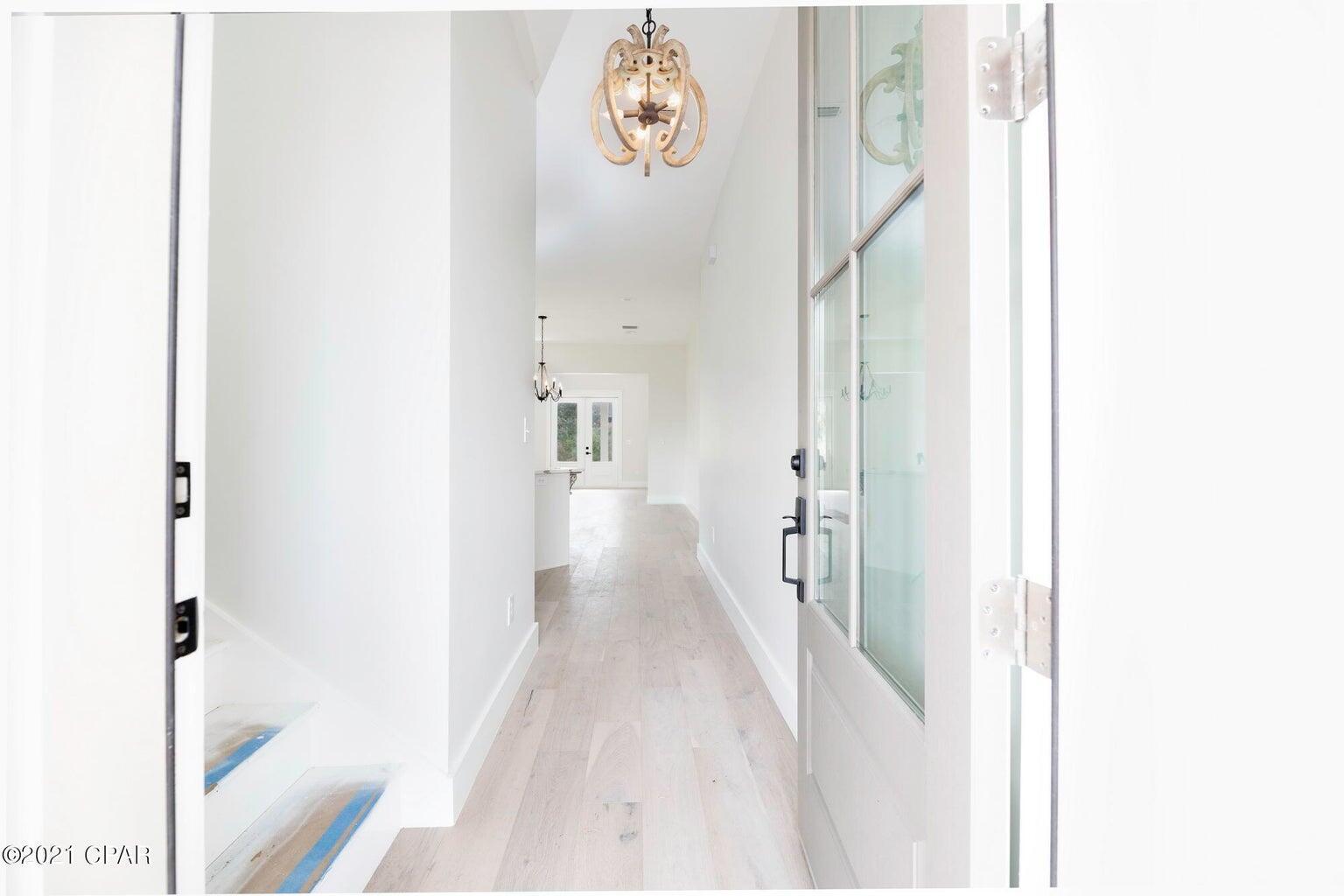 Image 4: Entry into the living area