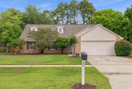 2284 Prytania Circle