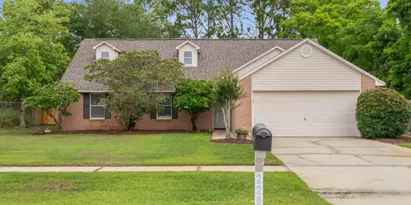 2284 Prytania Circle