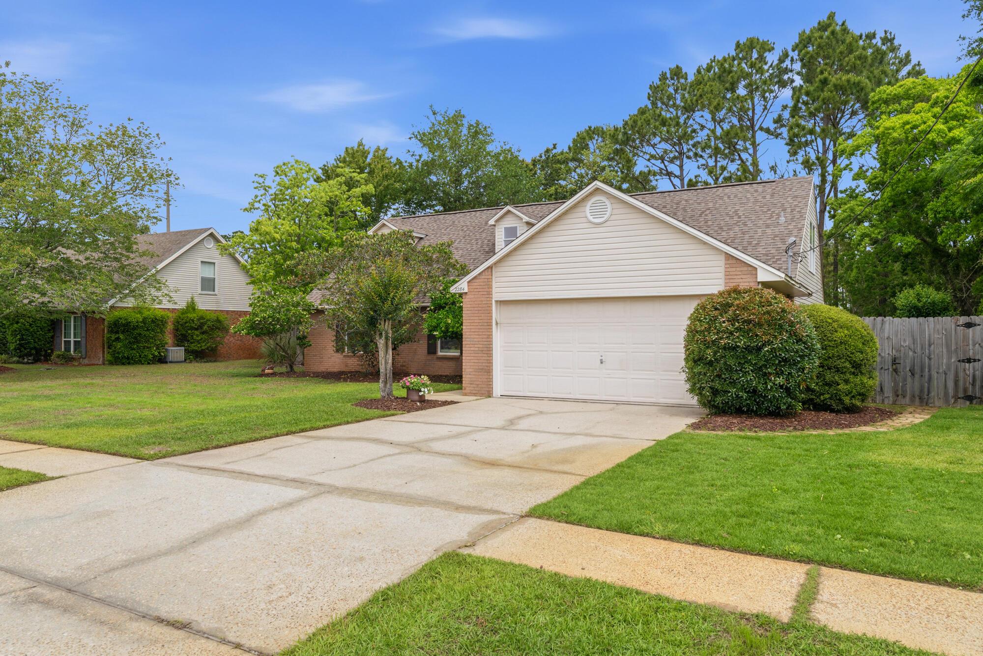 Image 2: 2284 Prytania Cir